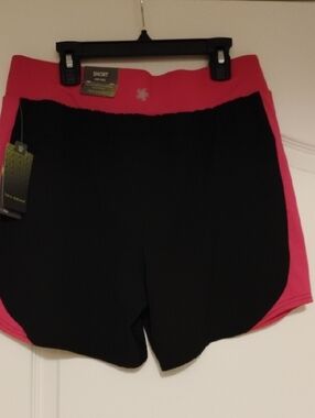 Women’s Black & Pink Tek GearAthletic Shorts NWT